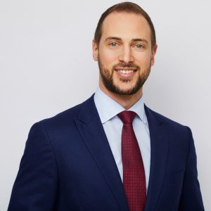Headshot of Jason Kirsch from Altmaven Capital who shares his thoughts on how to know if you should sell your company.