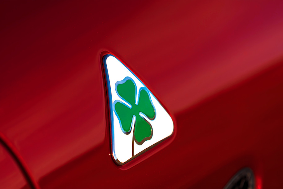 Alfa Romeo clover leaf