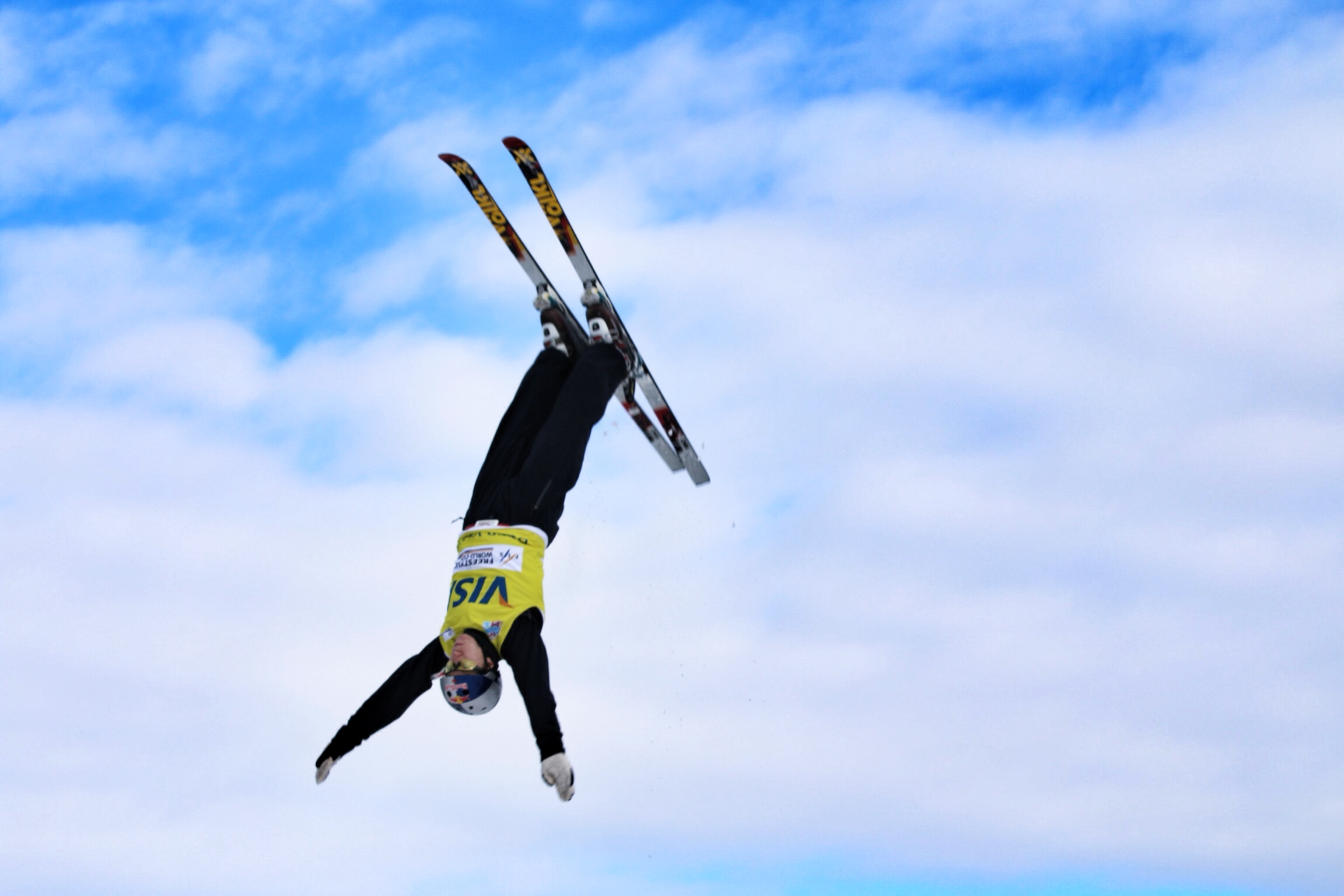 Travis Geritts skiing