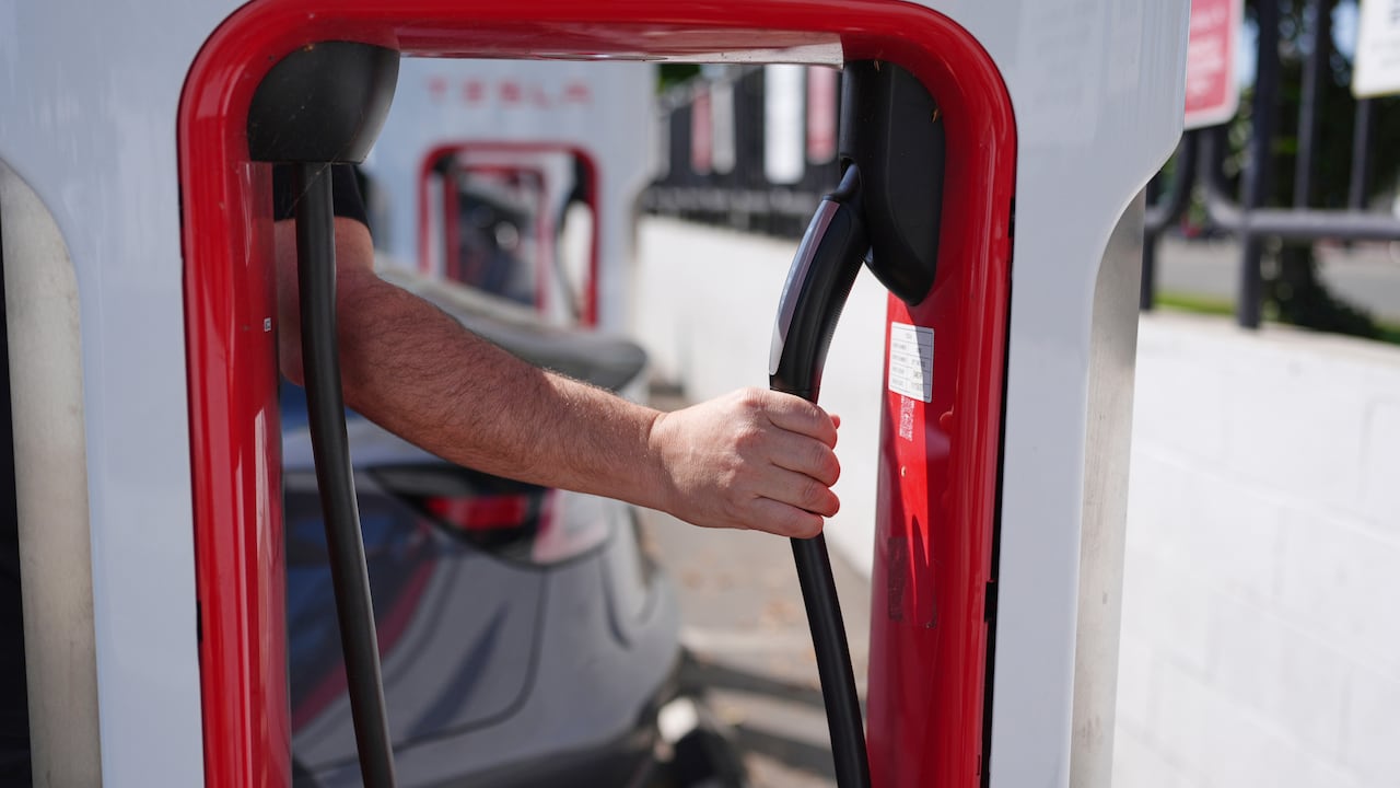 Carney Replaces EV Mandate With Incentives